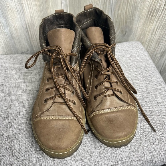 V Italia Kiki Genuine Leather Ankle Boots - Picture 3 of 9